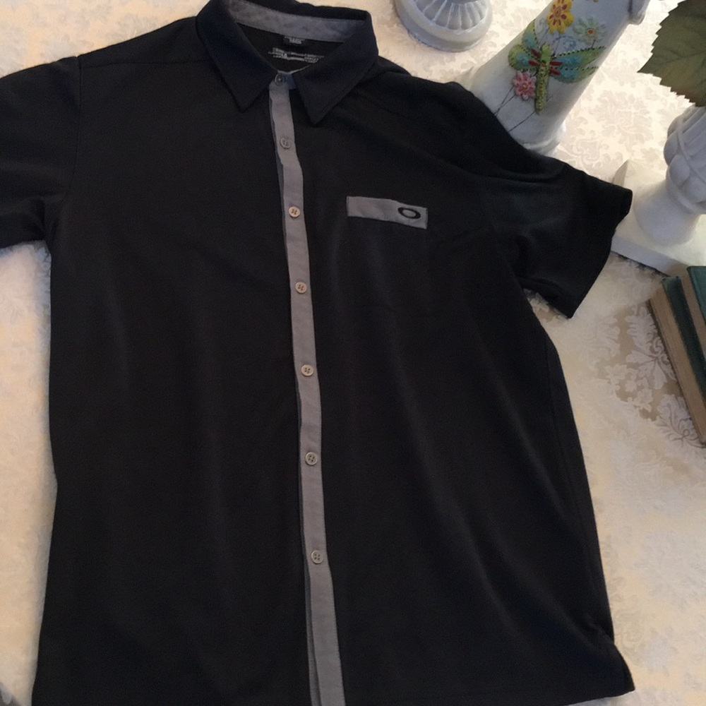 Oakley button down - Picture 3 of 11